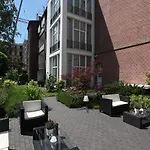 The Red - Living By The Rhine Düsseldorf