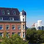The Red - Living By The Rhine Aparthotel Düsseldorf